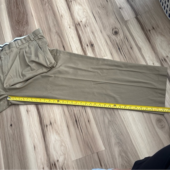 Eddie Bauer Men’s Khaki Pants Size 44x33 Beige Pleated Front - Picture 3 of 8